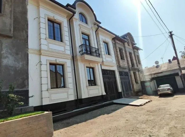 Сотилади 6 хонали ҳовли уй, 270 м² — Мирзо Улуғбек тумани