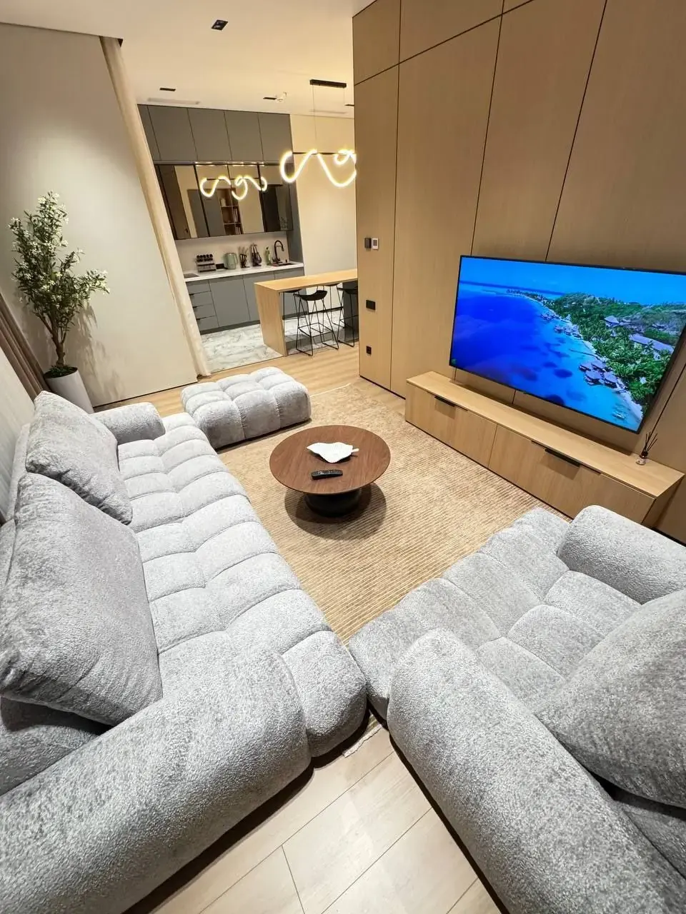 Kunlik ijaraga 3 xonali kvartira, 100 m², 37/52 qavat — Shayxontohur tumani