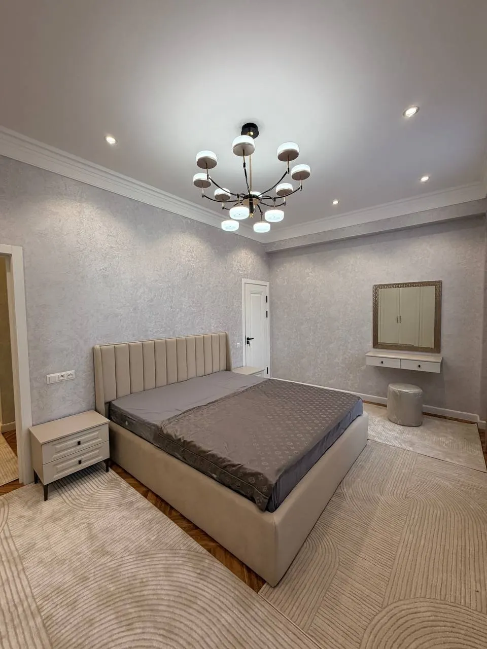 Сотилади 3 хонали квартира, 95 м², 3/8 қават — Яккасарой тумани
