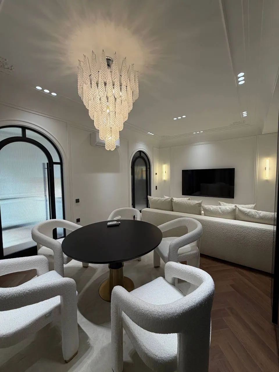Сотилади 3 хонали квартира, 100 м², 23/25 қават — Мирзо Улуғбек тумани
