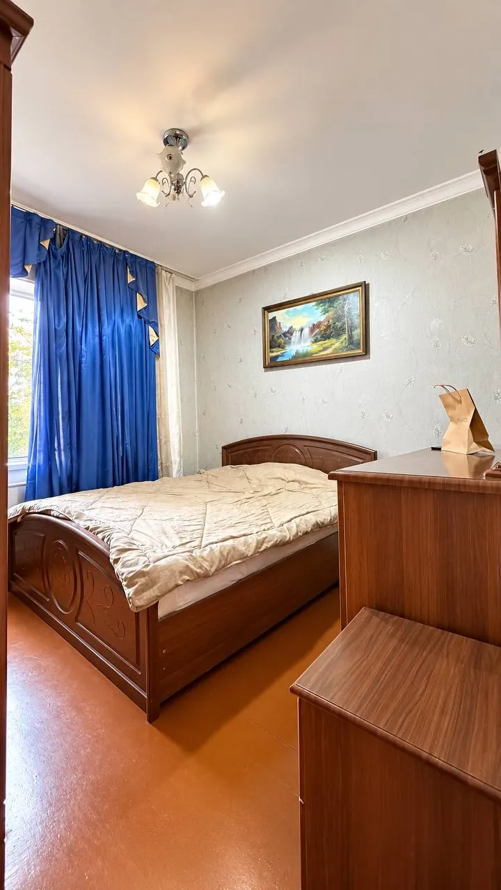 Продаётся 4-комнатная квартира, 100 м², 3/4 этаж — Мирабадский район