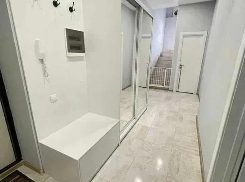 Сотилади 4 хонали квартира, 111 м², 8/9 қават — Яккасарой тумани