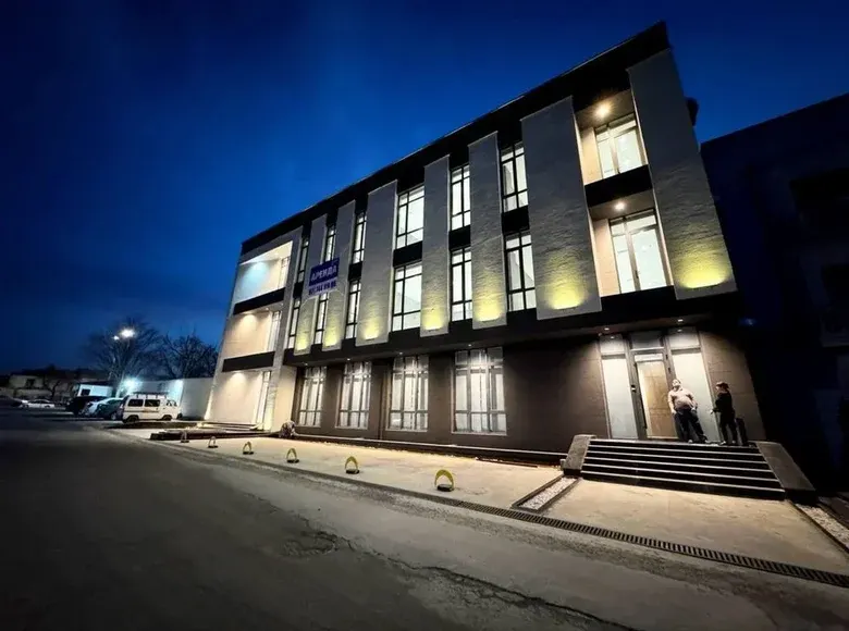 Сотилади тижорат биноси, 1044 м², 3.5 сотих — Юнусобод тумани