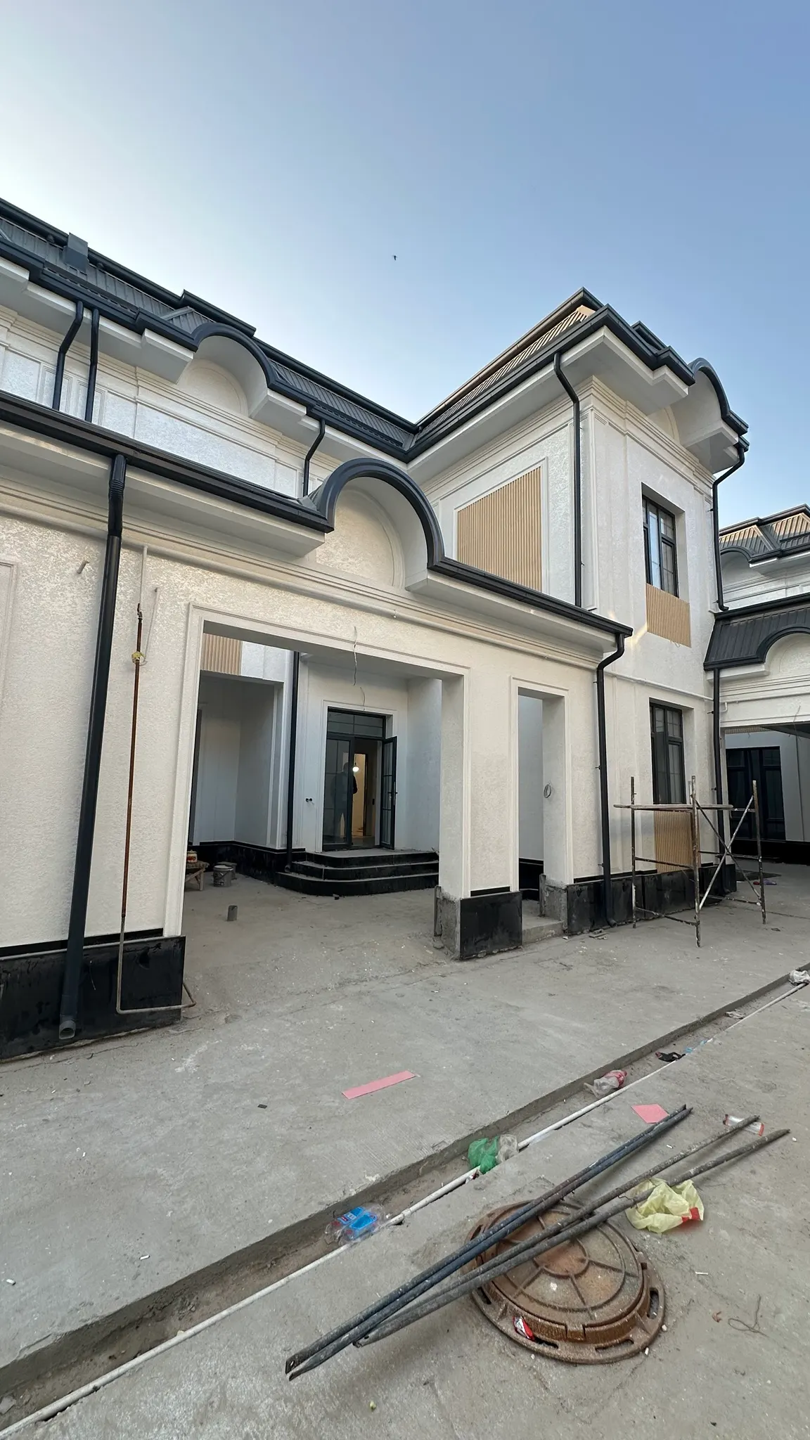 Sotiladi 5 xonali hovli uy, 1,2 sotix, 3 qavatli — Yunusobod tumani