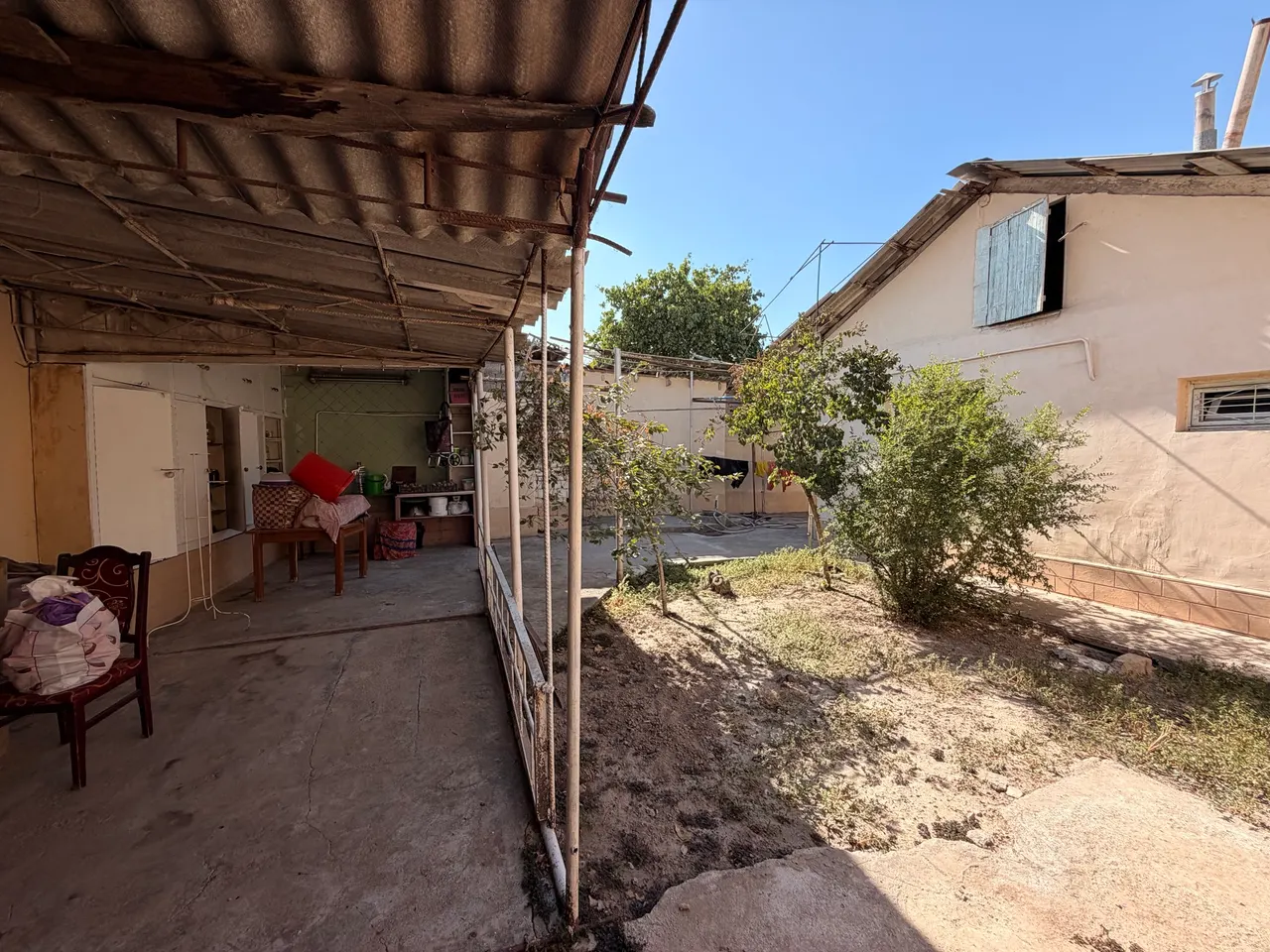 Sotiladi 3 xonali hovli uy, 3 sotix, 200 m², 1 qavatli — Yashnobod tumani