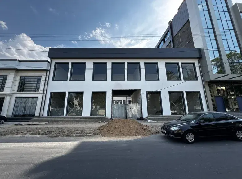 Сдаётся коммерческое помещение, 2000 м², 9 сот., 2/2 этаж — Алмазарский район