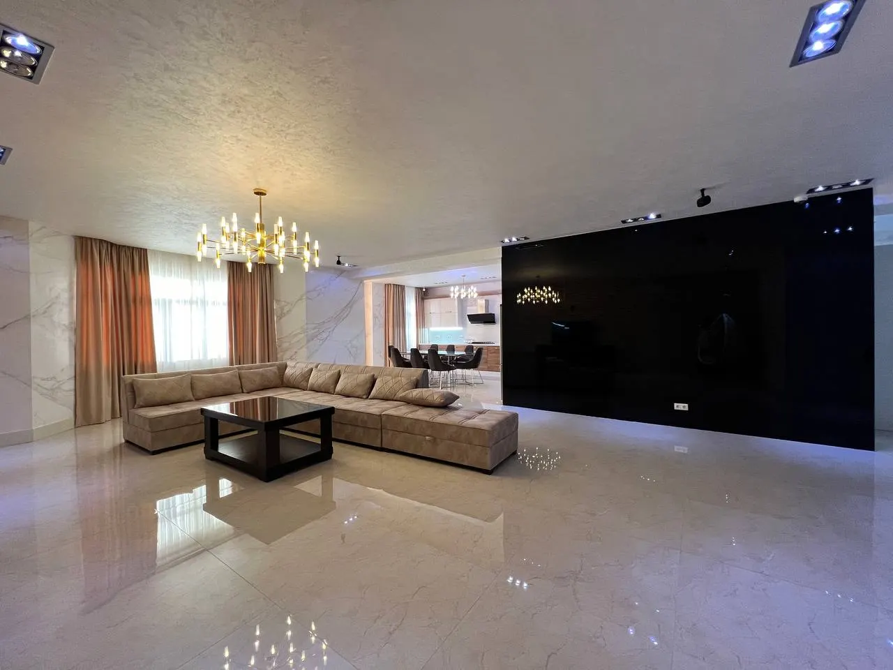Sotiladi 3 xonali kvartira, 184 m², 6/8 qavat — Mirobod tumani
