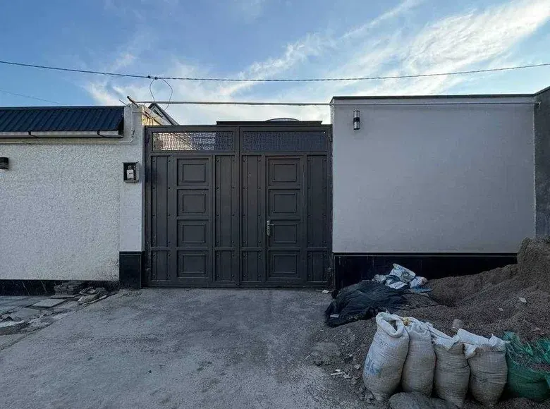 Сотилади 4 хонали ҳовли уй, 2.2 сотих, 100 м² — Сергели тумани