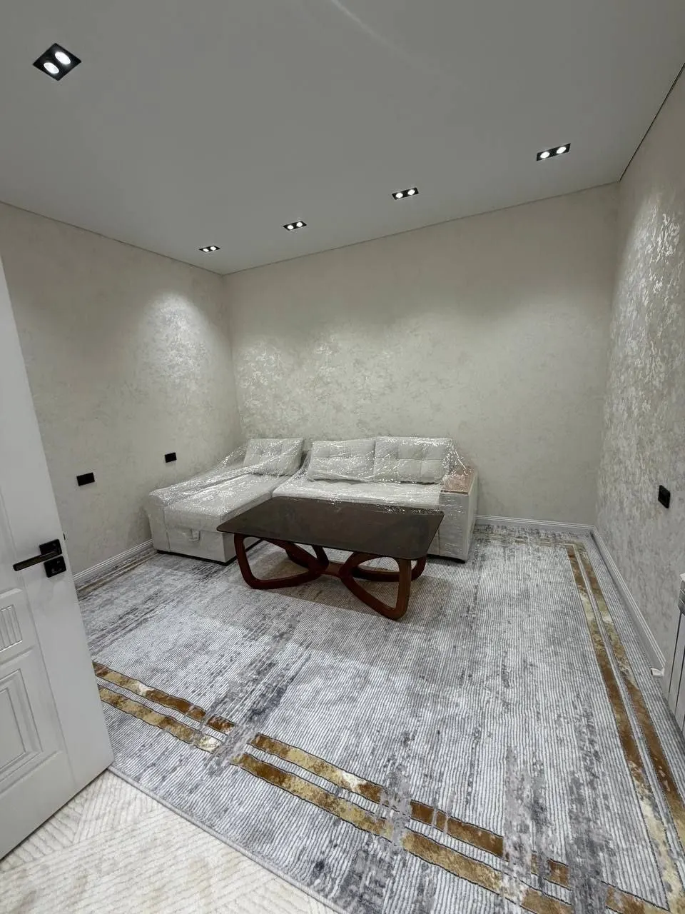 Продаётся 6-комнатная квартира, 112 м², 1/9 этаж — Чиланзарский район