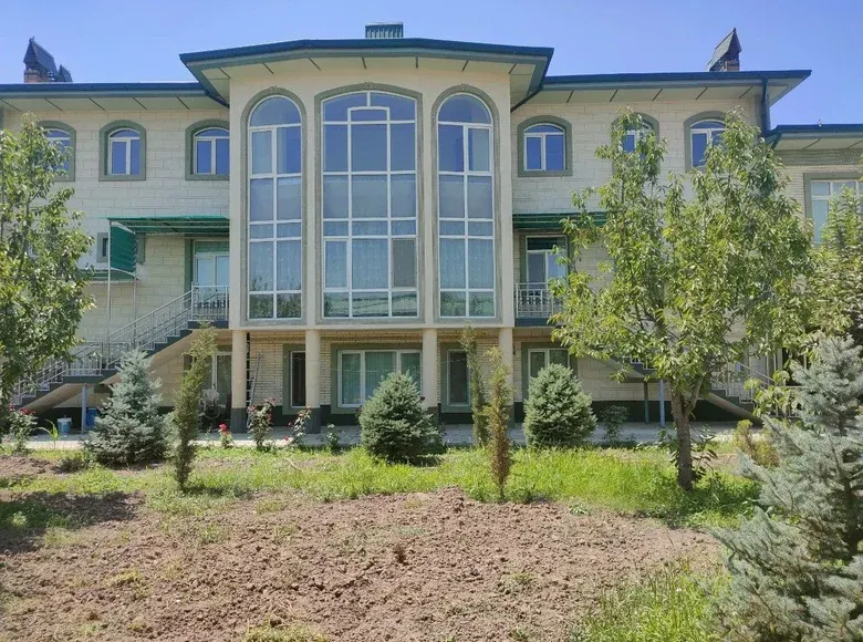 Сотилади 12 хонали ҳовли уй, 1.1 сотих, 1100 м² — Мирзо Улуғбек тумани