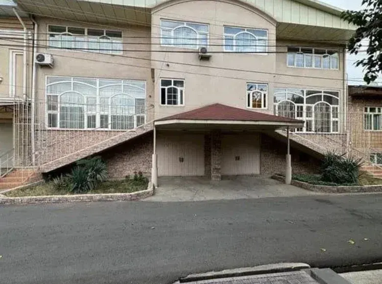 Sotiladi 12 xonali hovli uy, 8.8 sotix, 500 m² — Toshkent shahri
