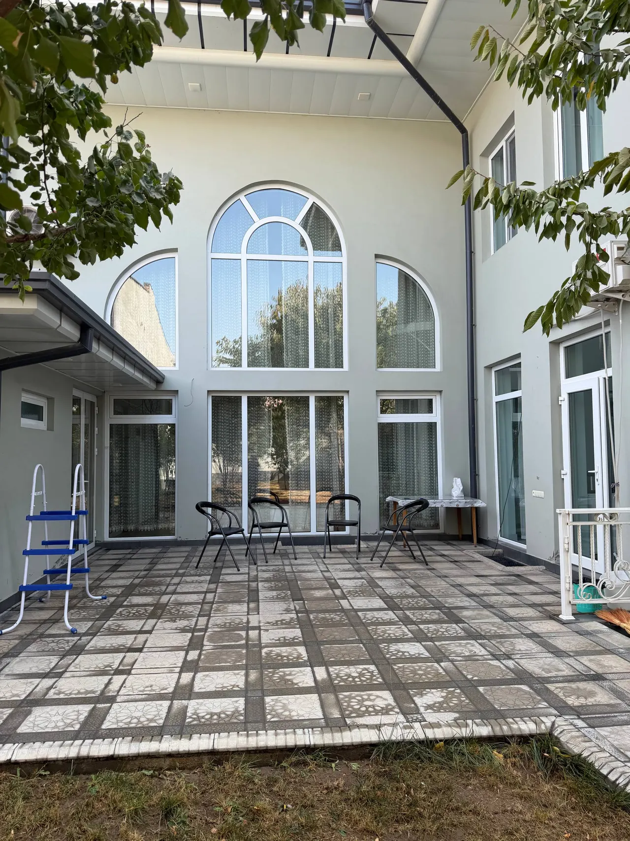 Ijaraga beriladi 6 xonali hovli uy, 6 sotix, 300 m² — Yashnobod tumani