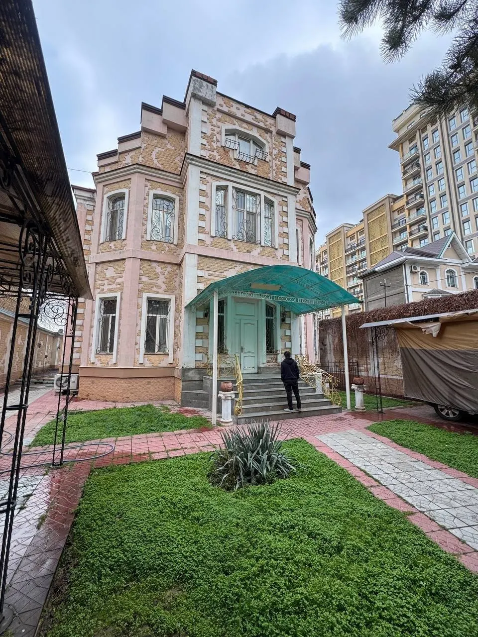Продаётся дом, 9 сот., 2 этажа — Мирабадский район