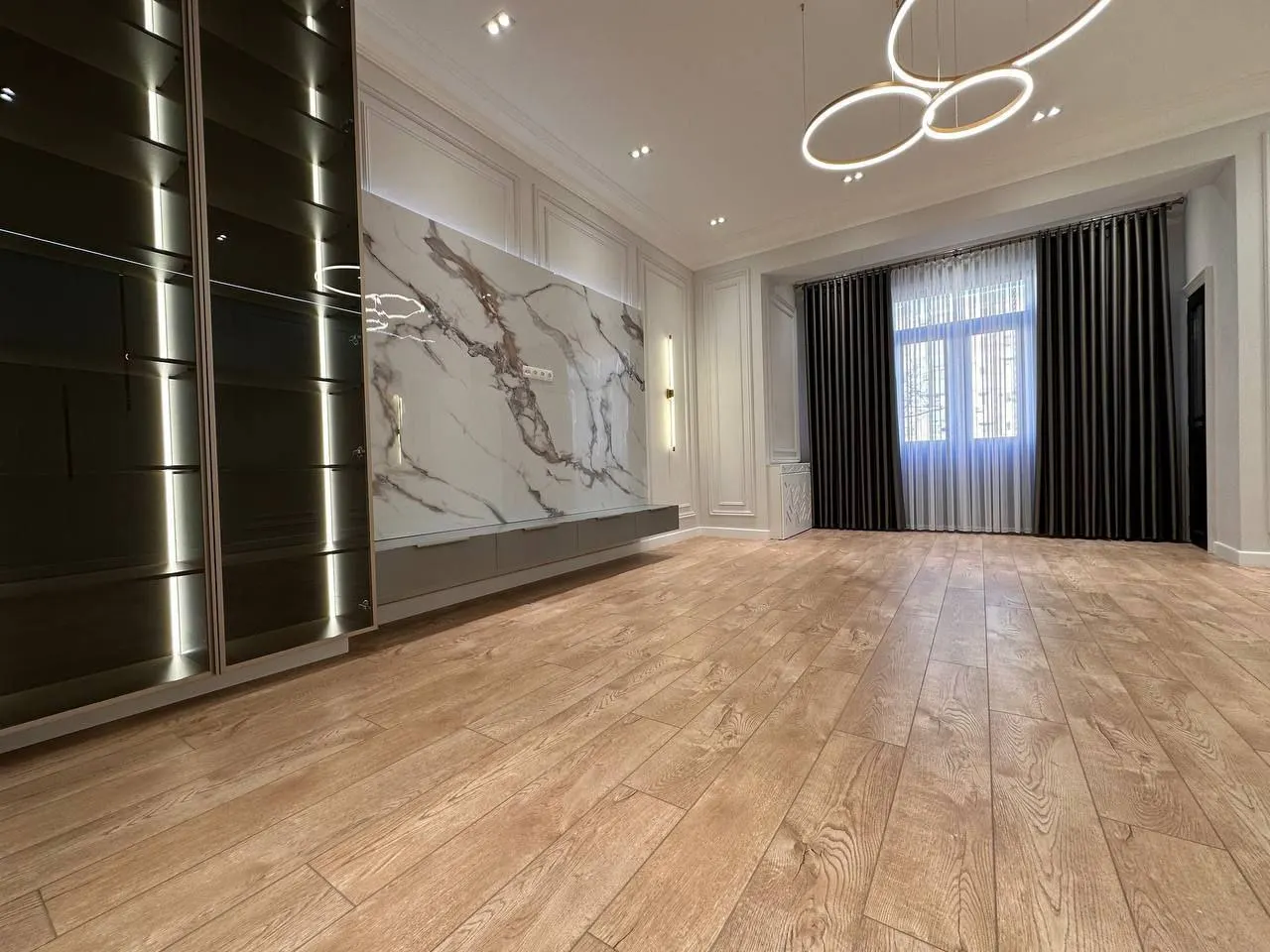 Сотилади 3 хонали квартира, 137 м², 4/8 қават — Мирзо Улуғбек тумани