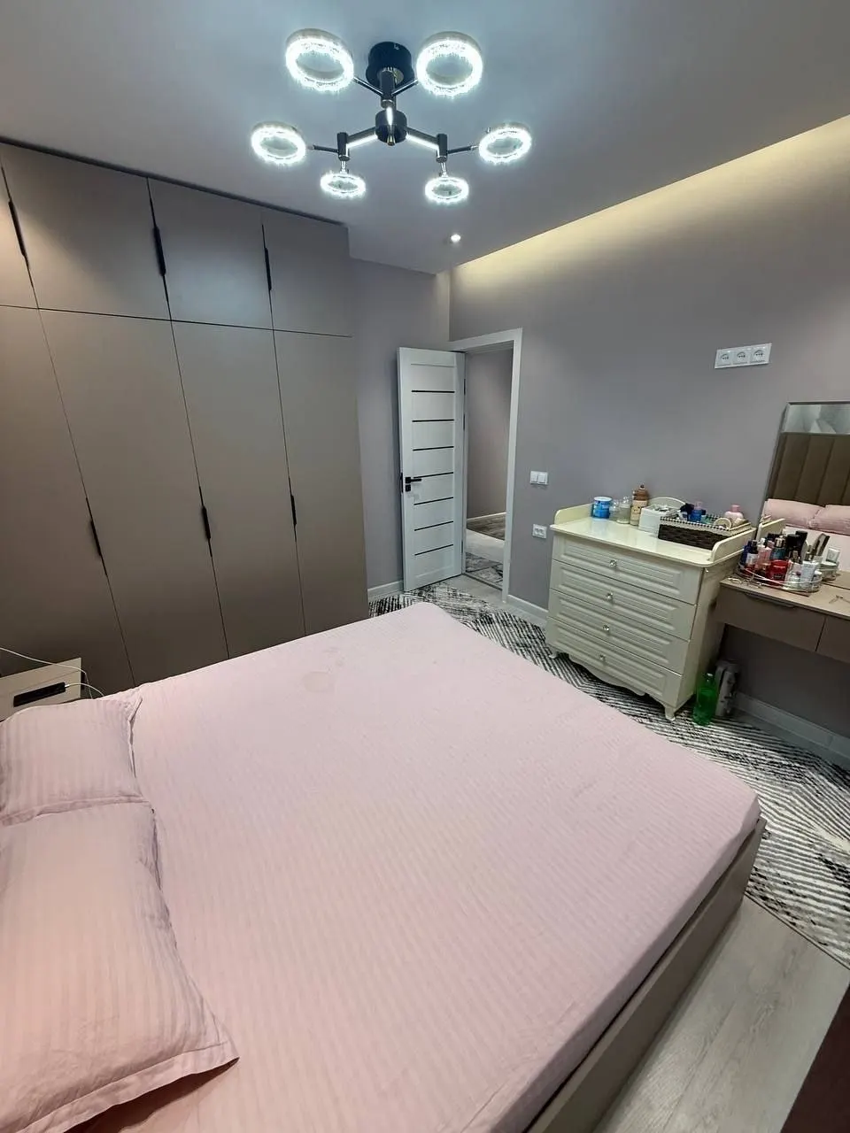 Сотилади 2 хонали квартира, 62 м², 1/4 қават — Мирзо Улуғбек тумани