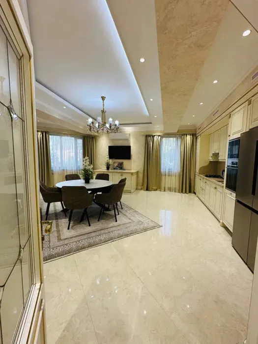 Сдаётся 4-комнатная квартира, 220 м², 4/6 этаж — Мирабадский район