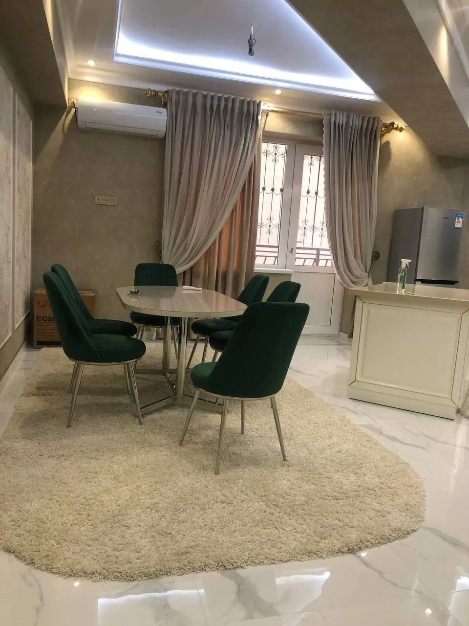 Сдаётся 4-комнатная квартира, 215 м², 2/8 этаж — Шайхантахурский район