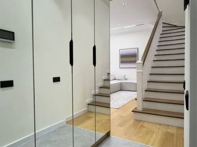 Продаётся 4-комнатная квартира, 110 м², 9/10 этаж — Яккасарайский район