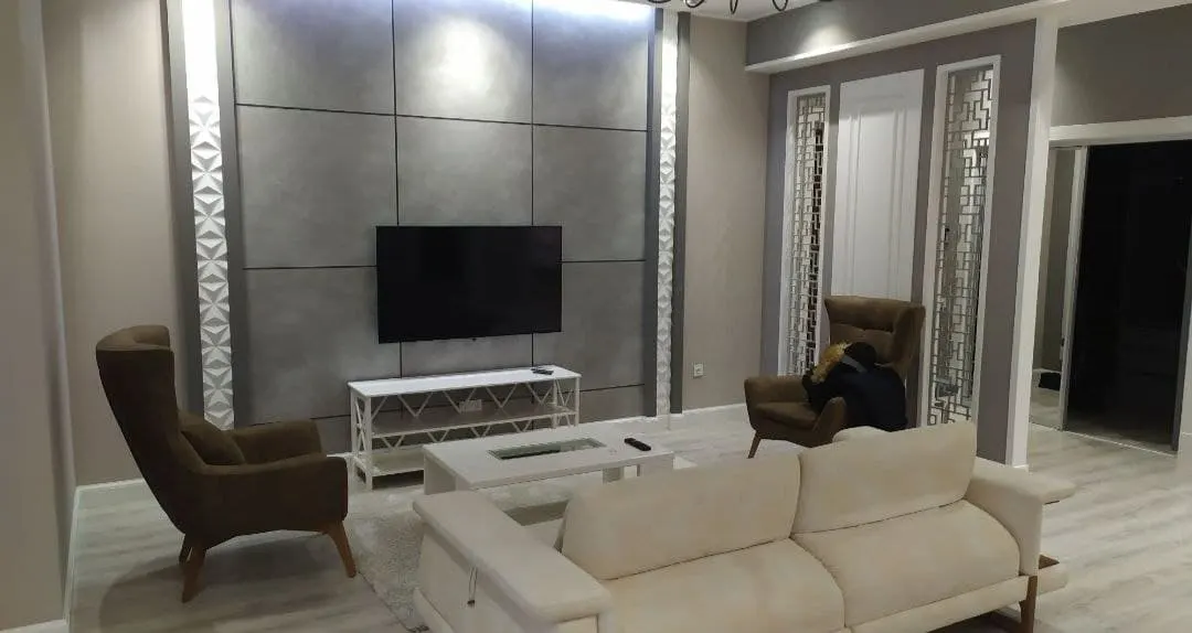 Сдаётся 4-комнатная квартира, 140 м², 8/9 этаж — Мирабадский район