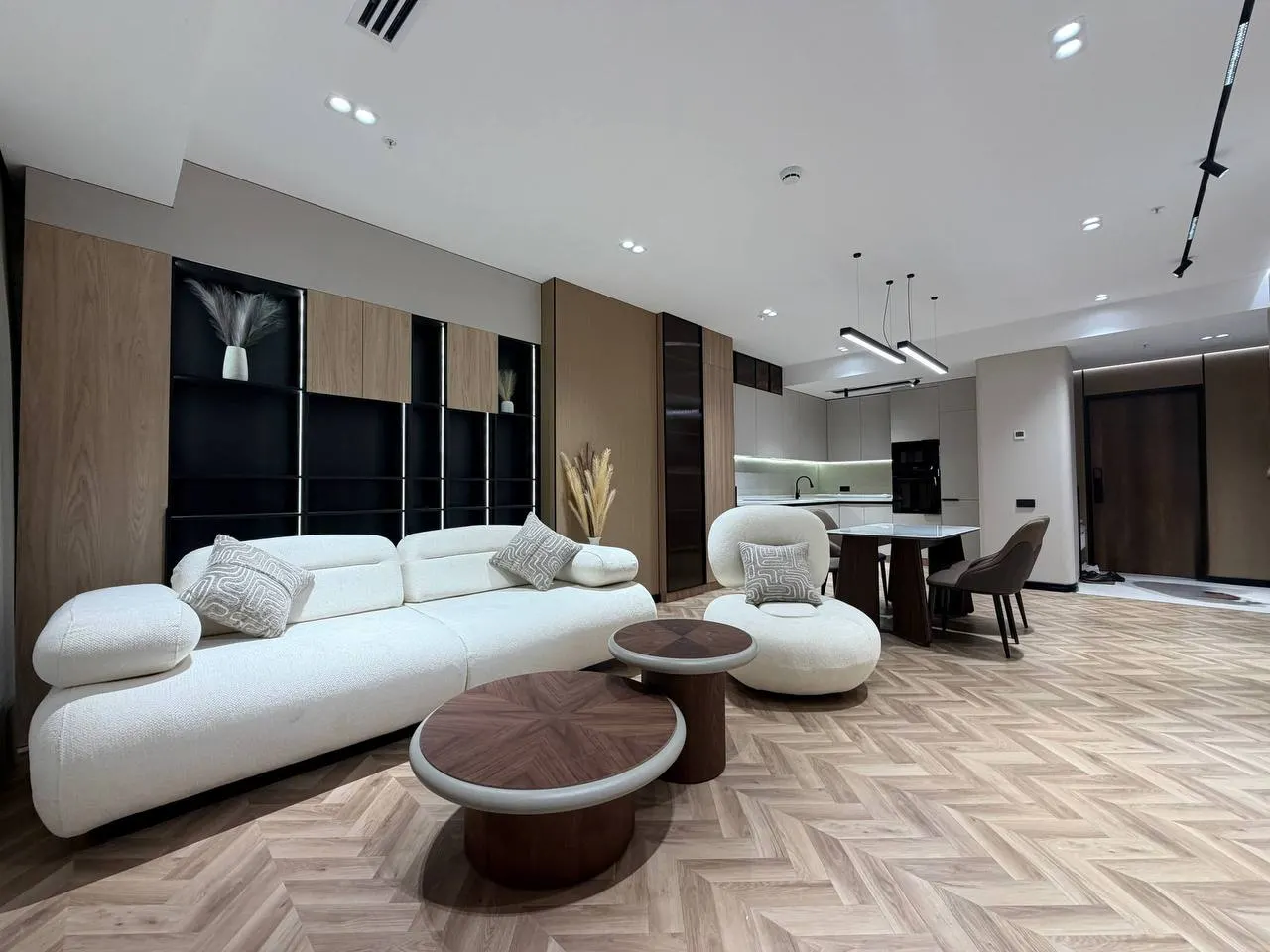 Продаётся 2-комнатная квартира, 66 м², 33/48 этаж — Яккасарайский район
