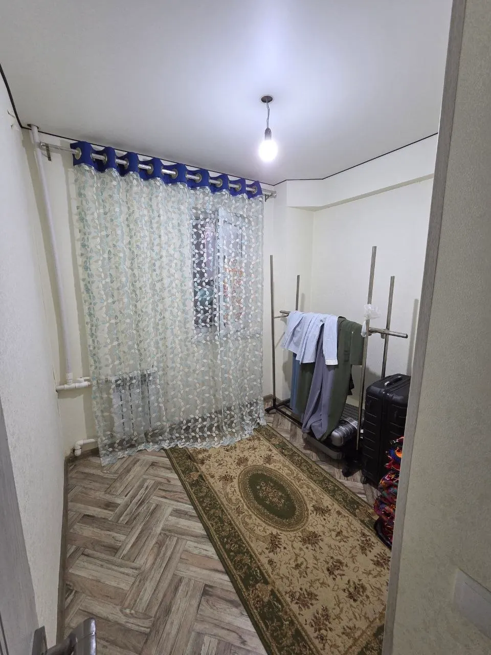 Сотилади 1 хонали квартира, 42 м², 1/4 қават — Чирчиқ шаҳри