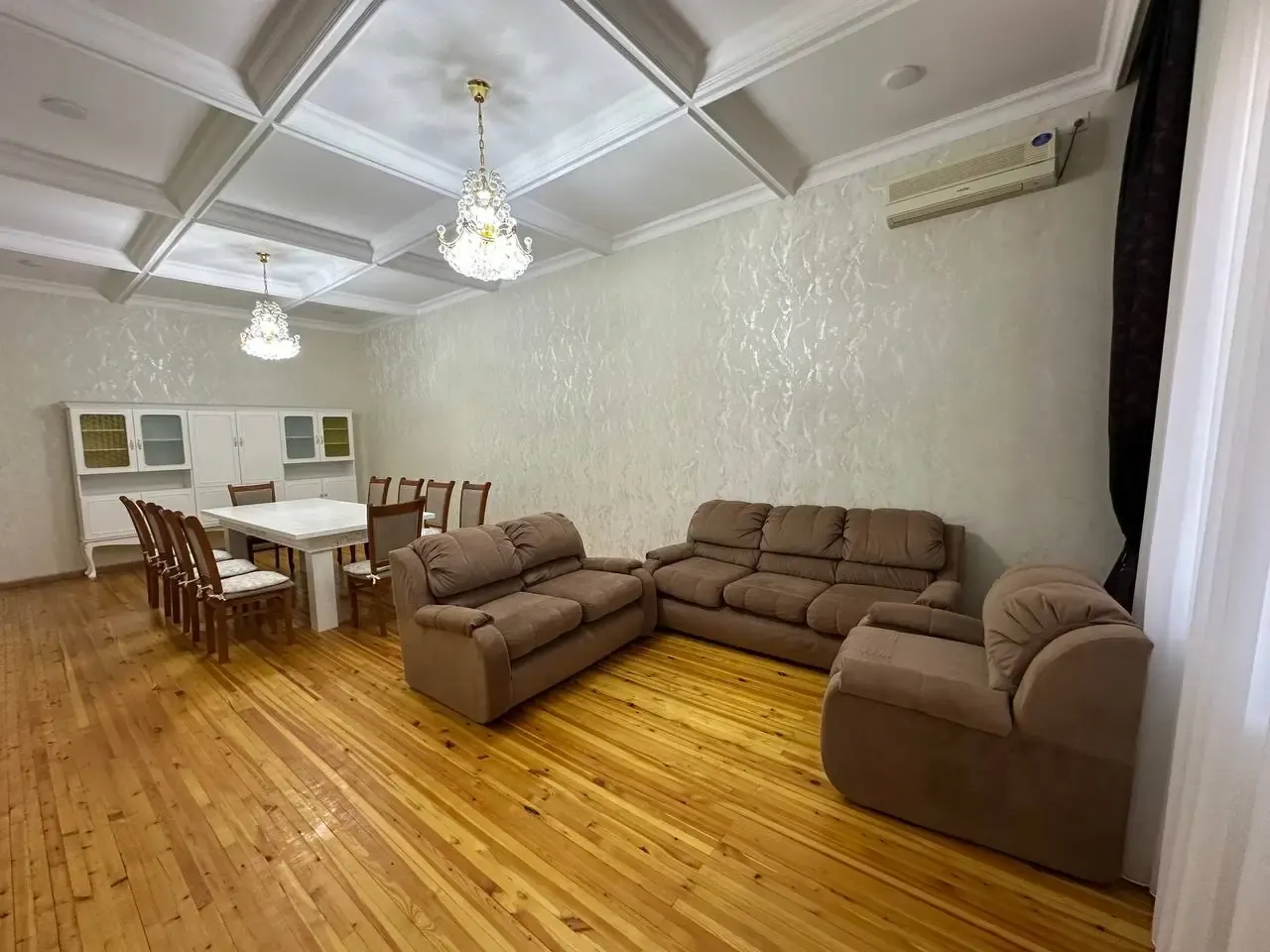 Ijaraga beriladi 6 xonali dala hovli, 6 sotix, 300 m², 1/1 qavat — Mirzo Ulugʻbek tumani