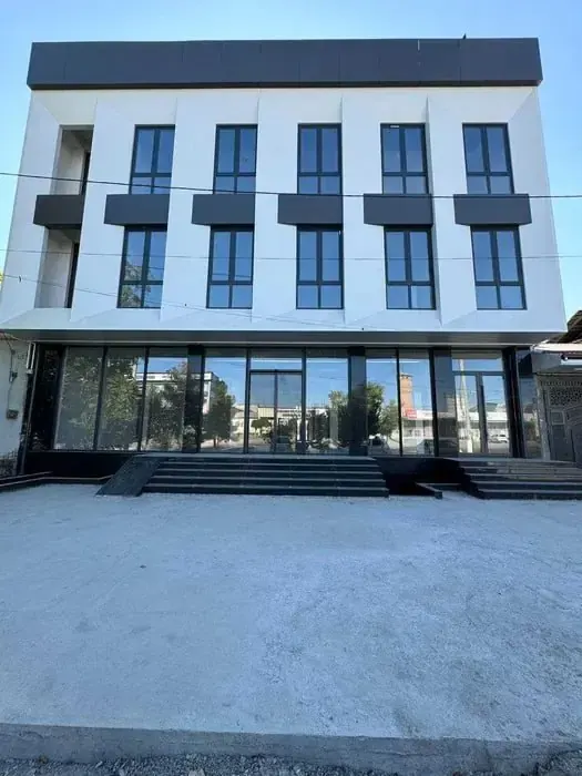 Сотилади тижорат биноси, 1350 м², 5 сотих, 3/3 қават — Олмазор тумани