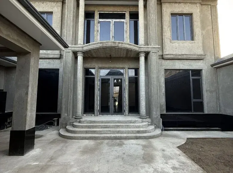 Sotiladi 7 xonali hovli uy, 270 m² — Yunusobod tumani