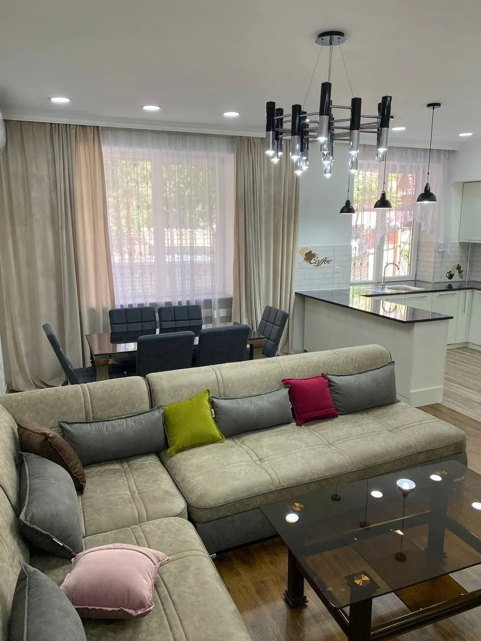 Сдаётся 4-комнатная квартира, 155 м², 1/9 этаж — Мирабадский район