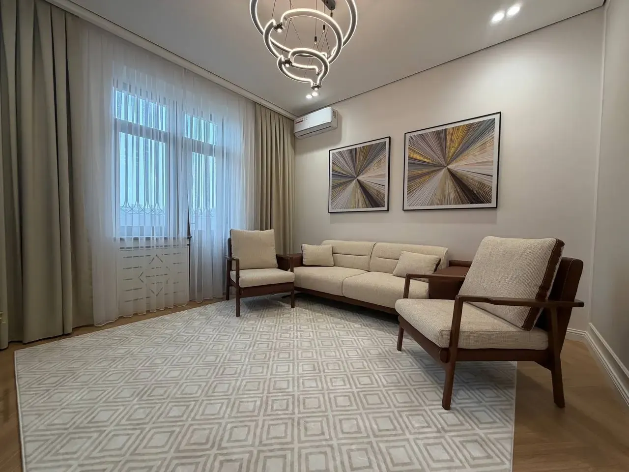 Sotiladi 5 xonali kvartira, 179 m², 8/9 qavat — Yakkasaroy tumani