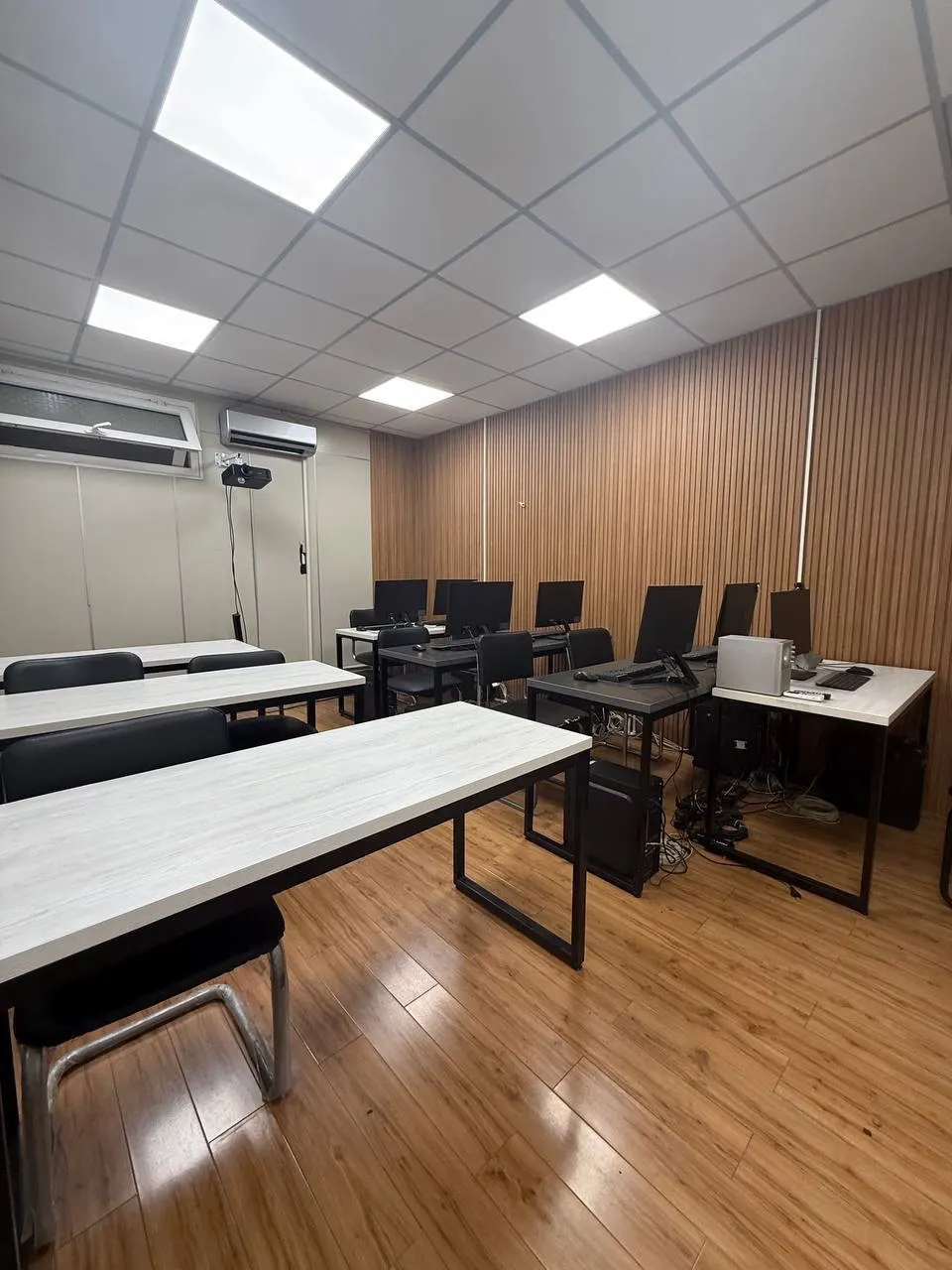 Ijaraga beriladi tijorat binosi, 335 m², 1.3 sotix, 3/3 qavat — Mirzo Ulugʻbek tumani