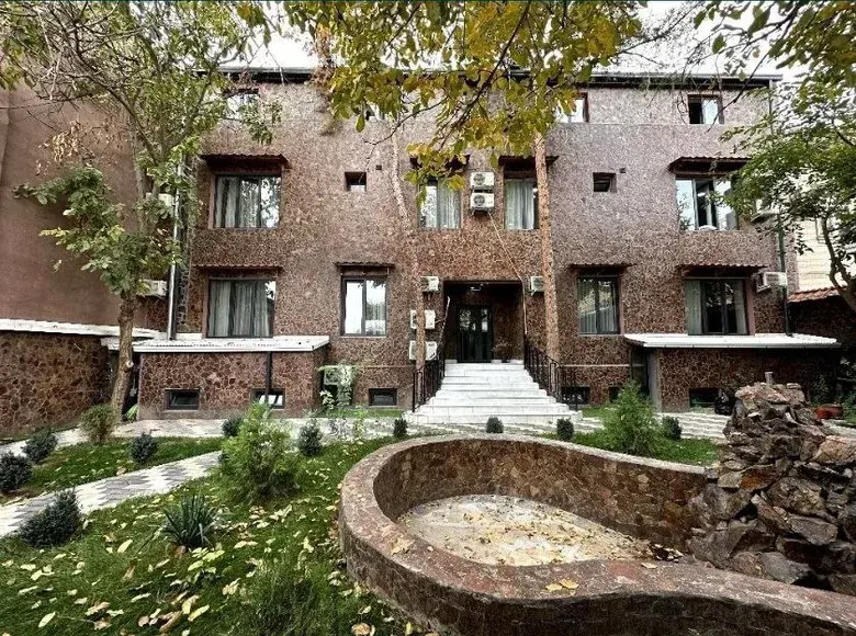 Sotiladi tijorat binosi, 600 m², 6 sotix — Yakkasaroy tumani
