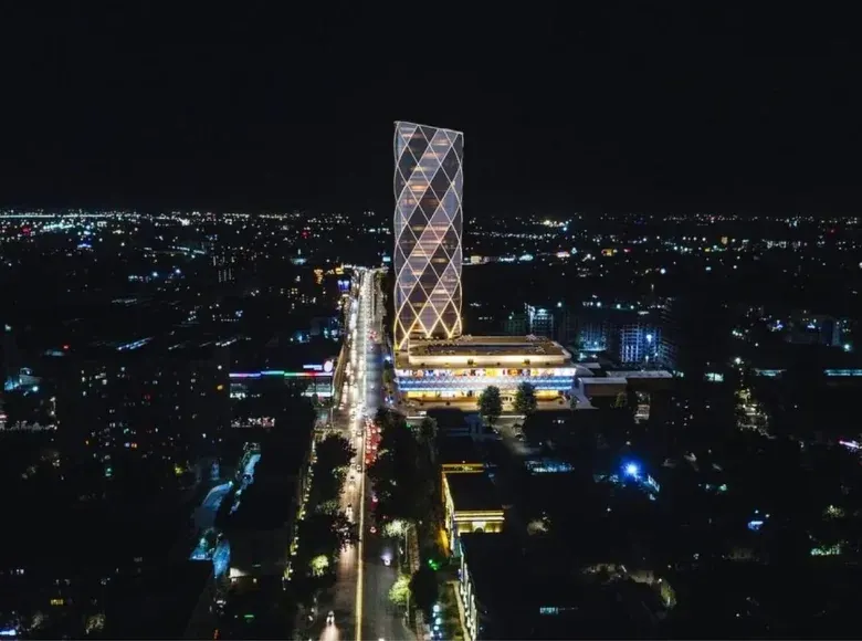 Sotiladi 3 xonali kvartira, 101 m², 39/48 qavat — Yakkasaroy tumani