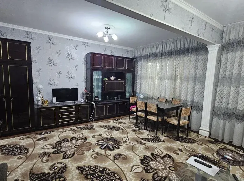 Сотилади 4 хонали квартира, 93 м², 4/5 қават — Мирзо Улуғбек тумани