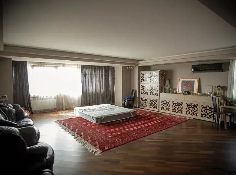 Сотилади 2 хонали квартира, 90 м², 1/9 қават — Тошкент шаҳри