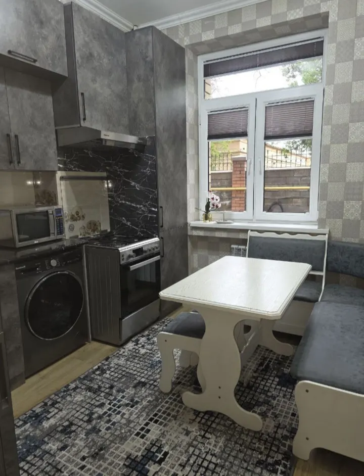 Сдаётся 4-комнатная квартира, 100 м², 1/8 этаж — Яккасарайский район