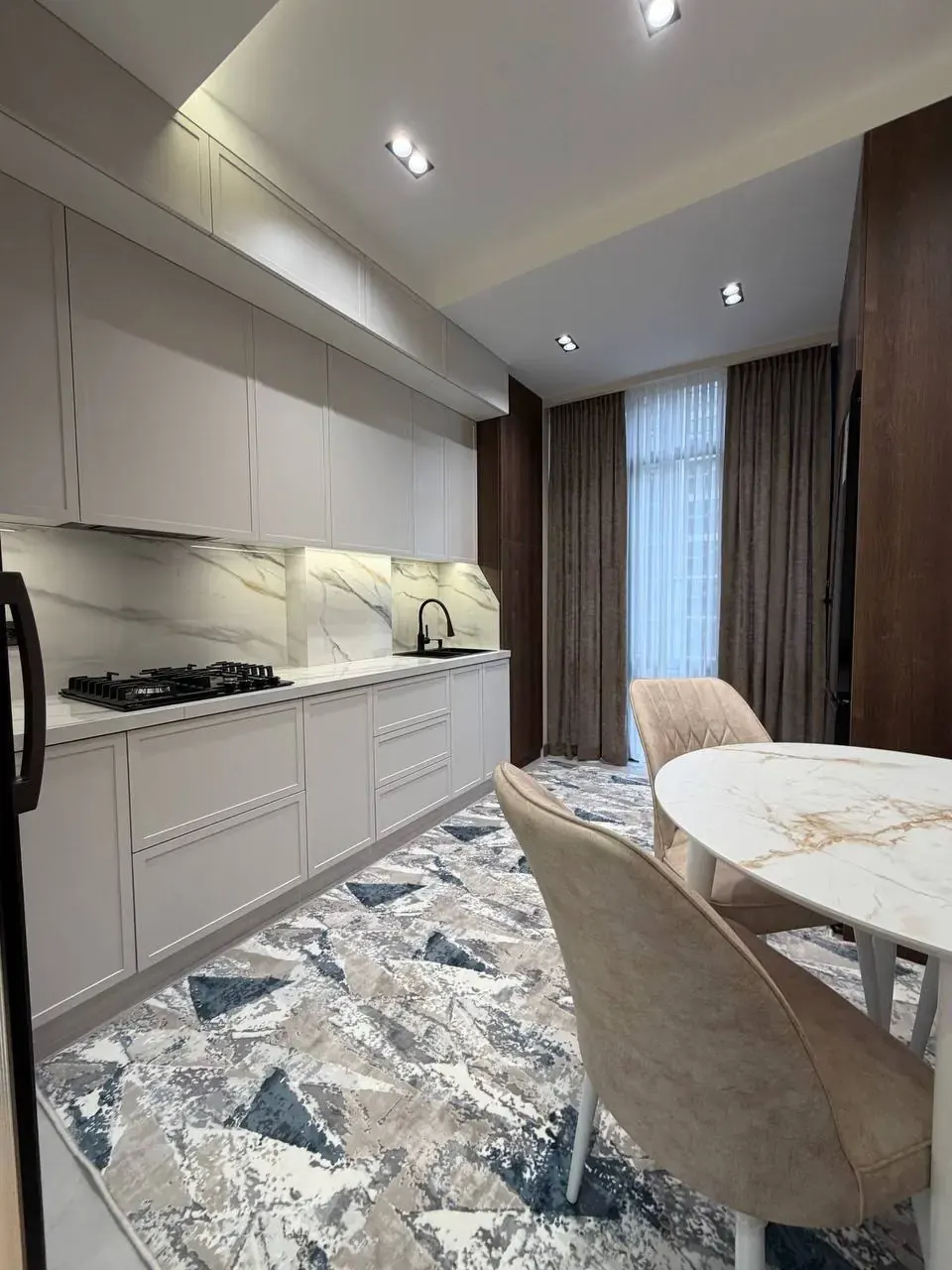 Sotiladi 5 xonali kvartira, 120 m², 3/10 qavat — Yakkasaroy tumani