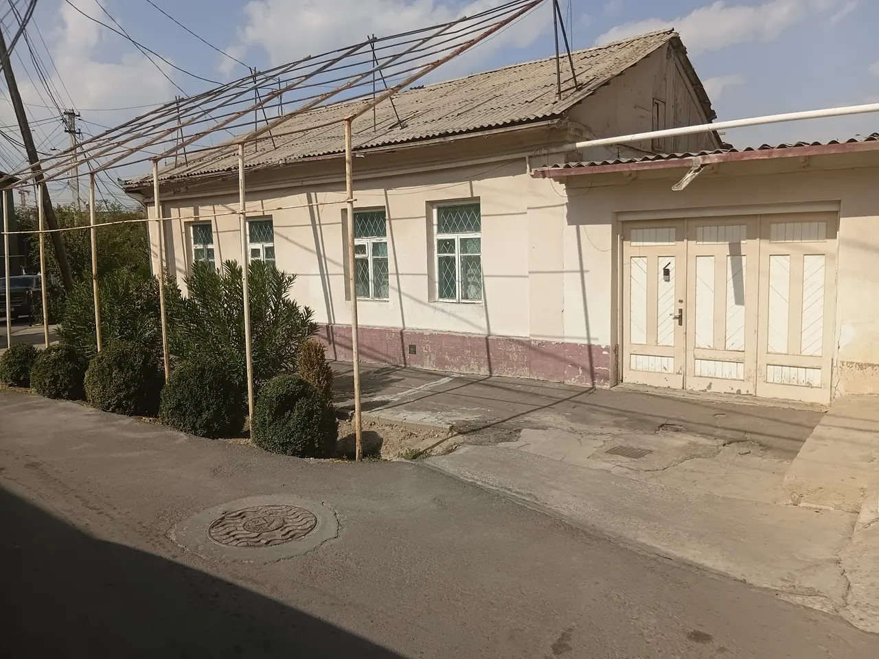 Сотилади 4 хонали ҳовли уй, 3,6 сотих, 80 м², 1 қаватли — Олмазор тумани
