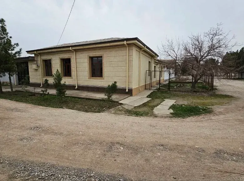 Сотилади 7 хонали ҳовли уй, 4 сотих, 600 м² — Қарши тумани