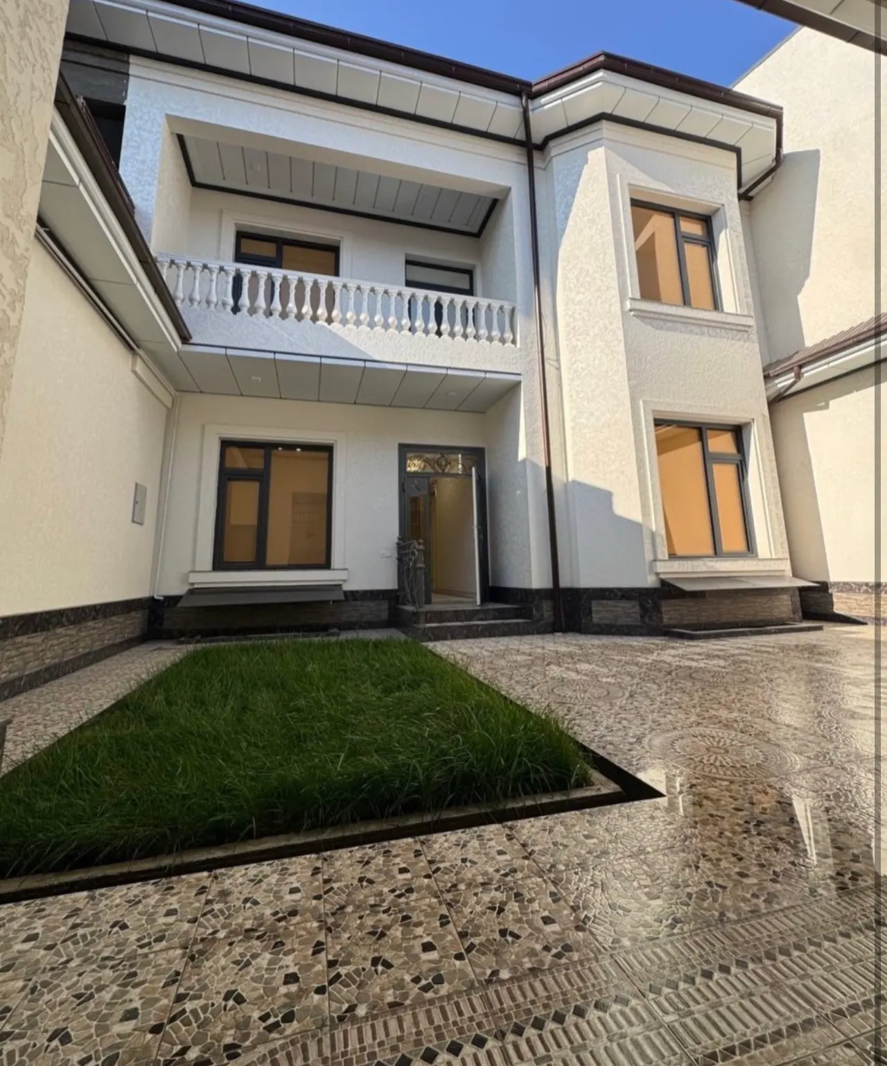 Продаётся 7-комнатный дом, 2,5 сот., 2 этажа — Зангиатинский район