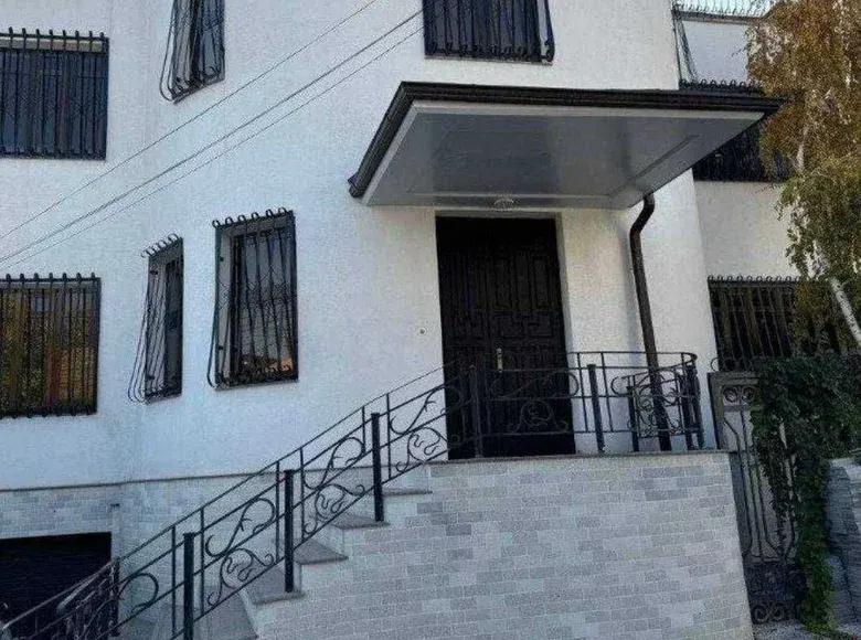 Сотилади 7 хонали ҳовли уй, 6.8 сотих, 550 м² — Яккасарой тумани