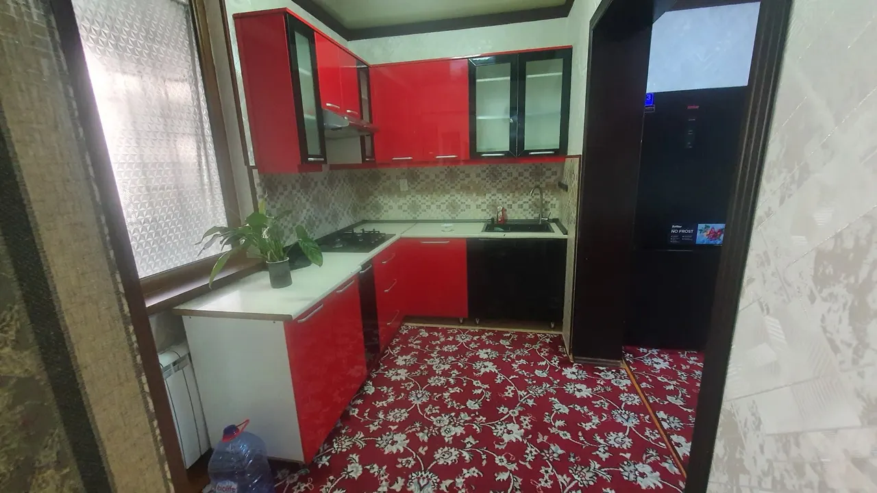 Сдаётся 4-комнатная квартира, 135 м², 1/4 этаж — Алмазарский район