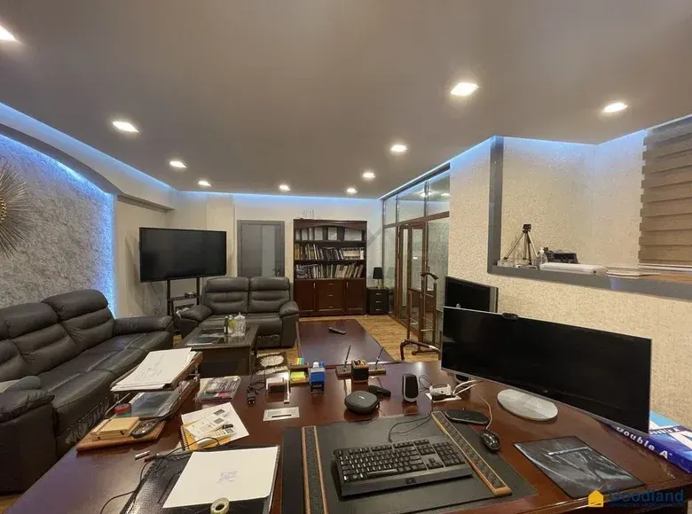 Сотилади тижорат биноси, 1000 м², 15 сотих, 1/8 қават — Тошкент шаҳри