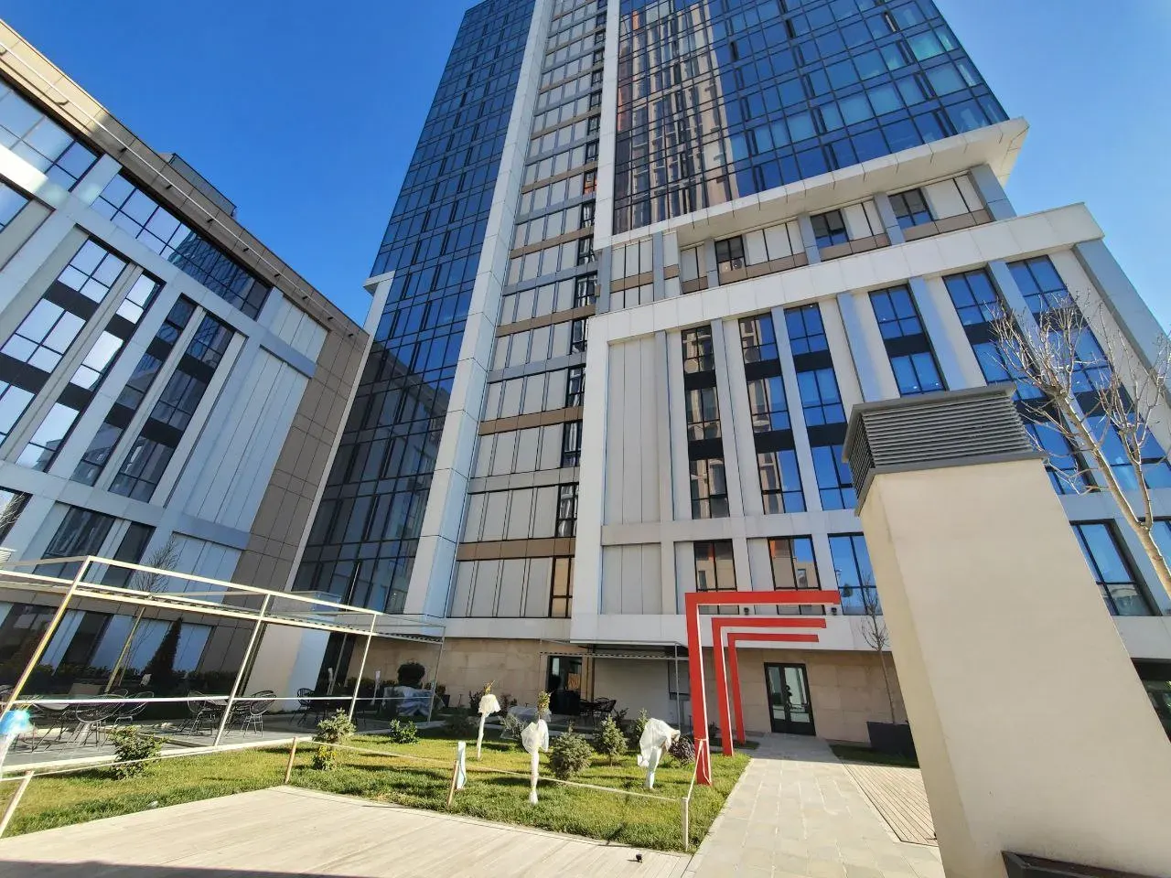 Сотилади 2 хонали квартира, 60 м², 40/51 қават — Шайхонтоҳур тумани