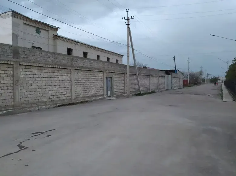 Sotiladi tijorat binosi, 1600 m², 16.1 sotix — Yangi Toshkent tumani