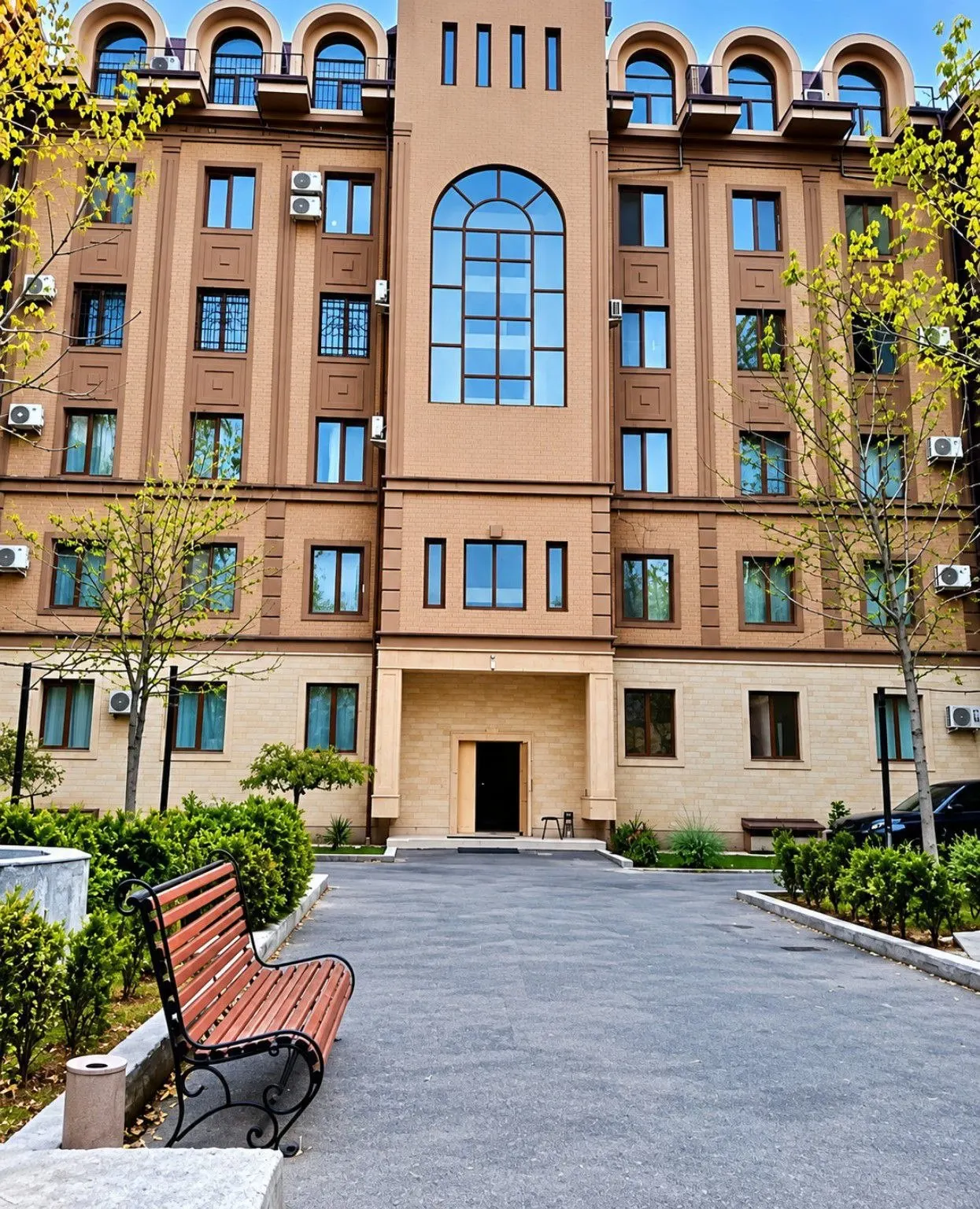Сдаётся 6-комнатная квартира, 240 м², 3/7 этаж — Алмазарский район