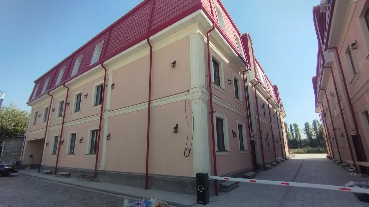 Sotiladi 4 xonali kvartira, 120 m², 1/3 qavat — Toshkent tumani