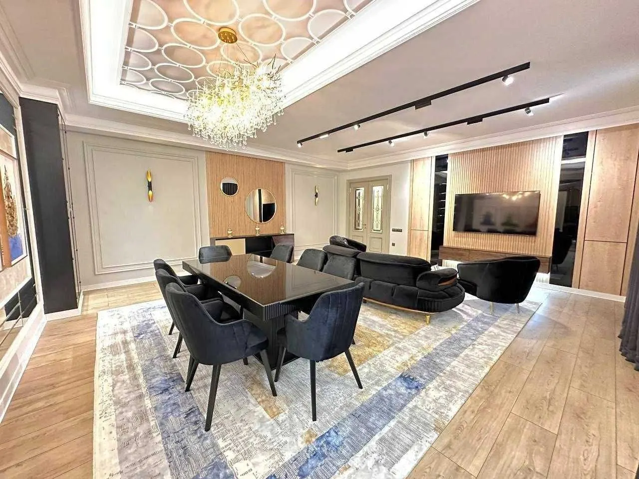 Сдаётся 4-комнатная квартира, 200 м², 7/8 этаж — Мирабадский район
