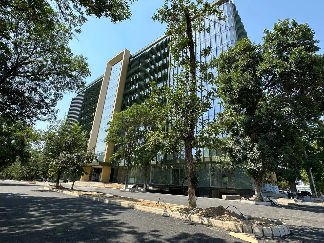 Ijaraga beriladi tijorat binosi, 1500 m², 11/11 qavat — Shayxontohur tumani