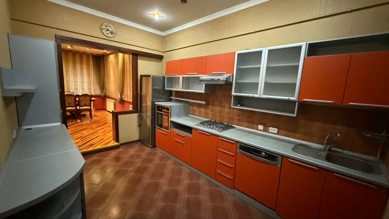 Сотилади 4 хонали квартира, 106 м², 2/2 қават — Юнусобод тумани